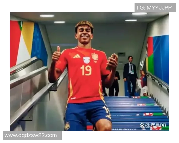 22岁足球新星崛起 打破常规成就未来足坛新传奇