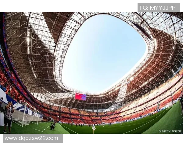 以足球巨星合影地标为核心探索城市独特风景与人文故事 以足球巨星合影地标为核心探索城市独特风景与人文故事